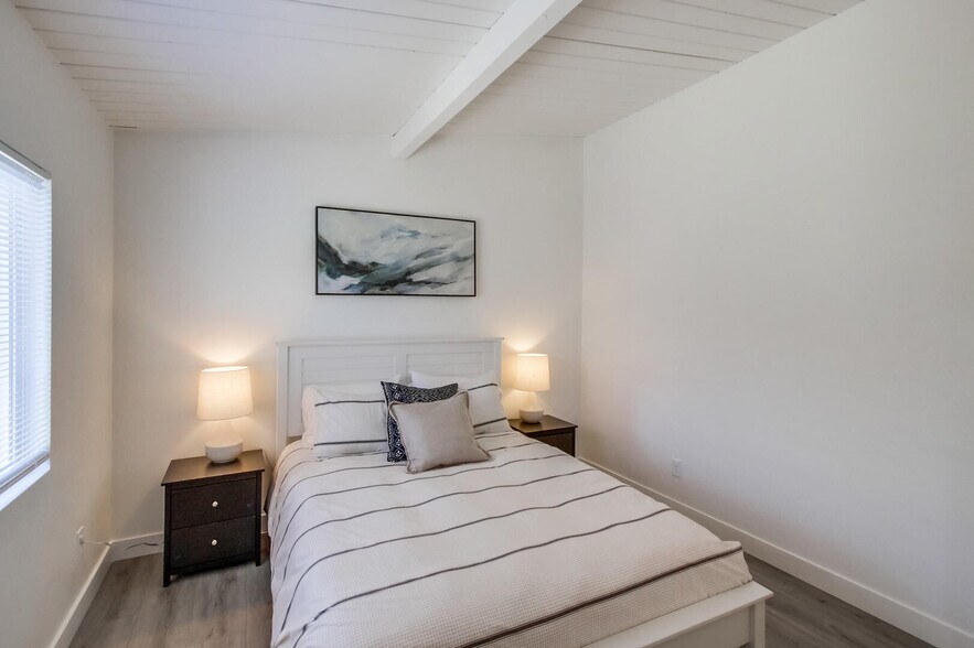 Building Photo - 4114 Fond du Lac Ave