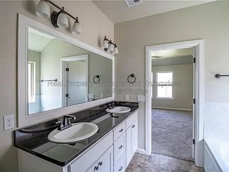 Building Photo - 18508 Maidstone Ln