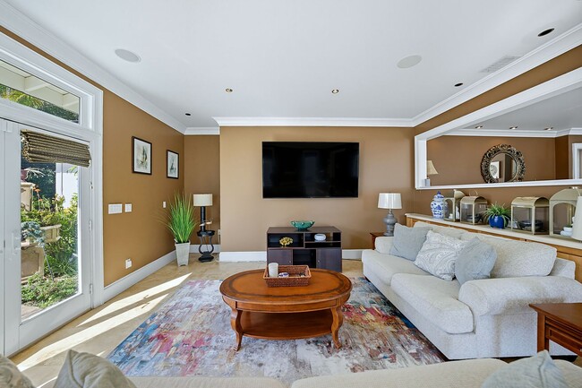 Building Photo - Fully Furnished 3 Bed 2.5 Bath Single Fami...