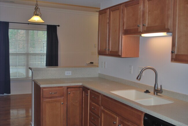 Building Photo - -- AVAILABLE SOON!  SPACIOUS 3 BED 2.5 BAT...