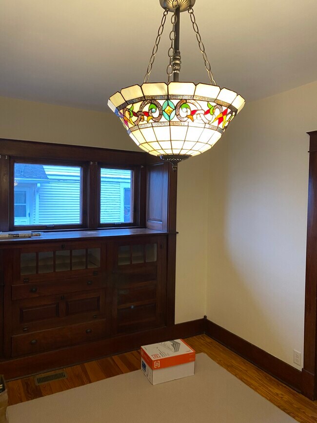 Building Photo - 142 N Main St