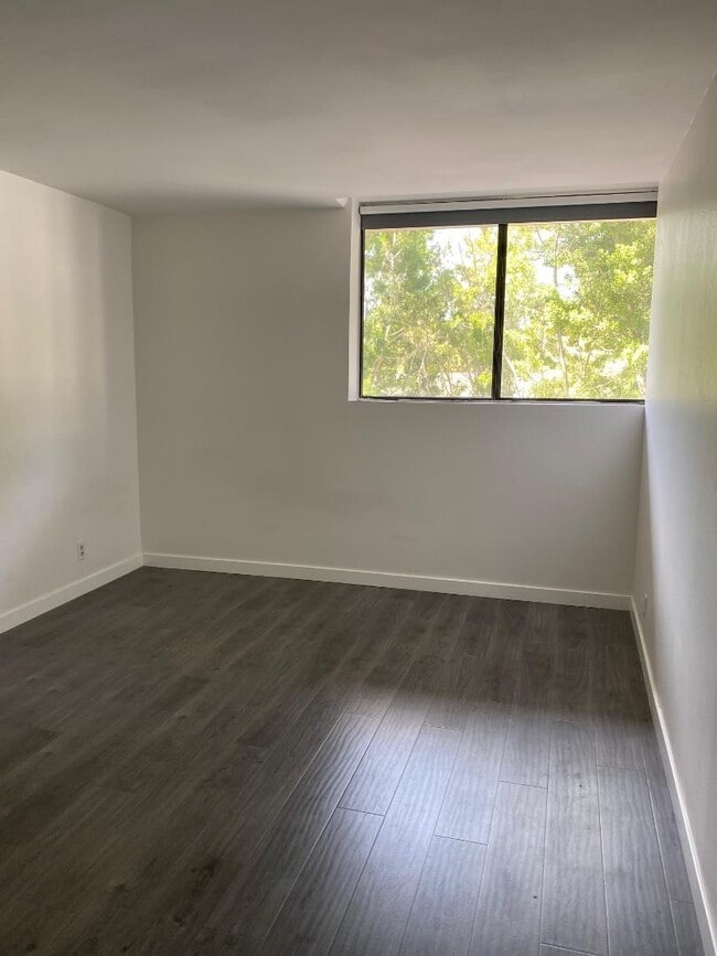 Building Photo - 10535 Wilshire Blvd