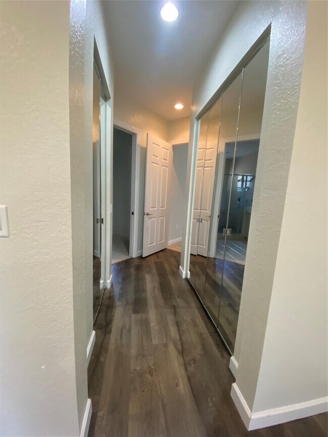 Building Photo - 8203 NW 128th Ln