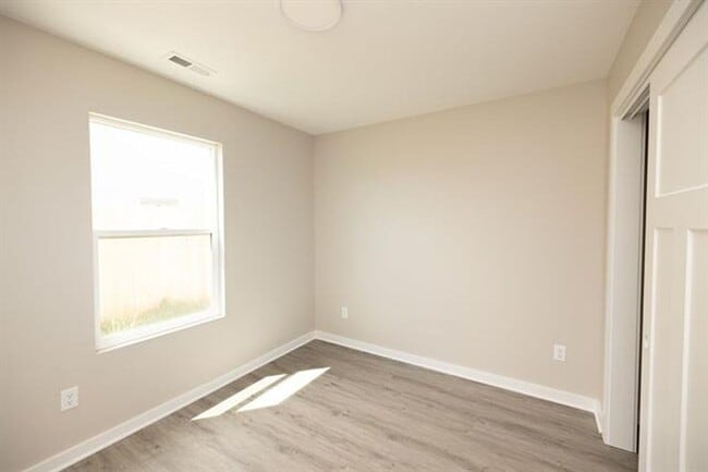 Building Photo - 512-514 W. 50th Ct. S.