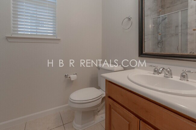 Building Photo - 521 S Altura Ct