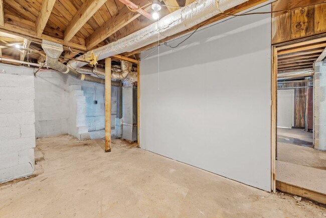 Building Photo - Charming 4 Bedroom, 2 Bathroom house