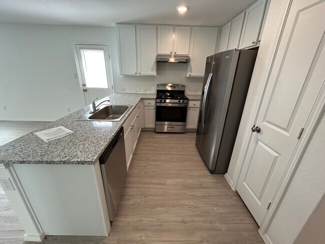 Building Photo - 3BD/2BA with Washer/Dryer Included – Fenced Yard, Garage & Community Pool!
