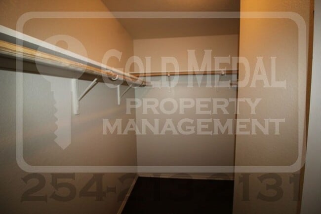 Building Photo - Willamette Wins – Where Convenience Meets Everyday Living!