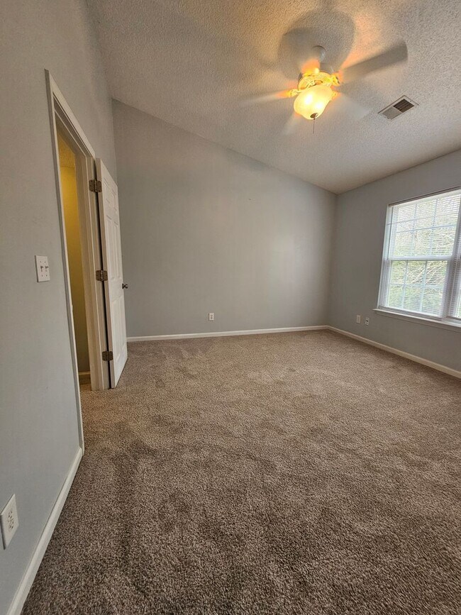 Building Photo - 104 Tuscany Ct