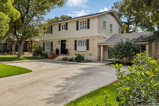 Building Photo - BEAUTIFUL 4-BEDROOM HOME IN TERRELL HILLS