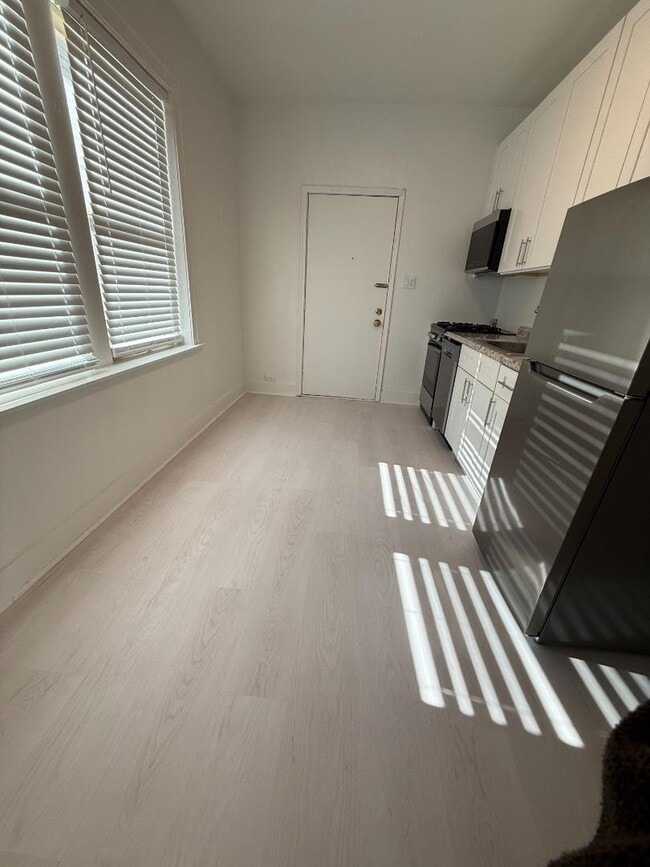 Building Photo - 3451 W Parker Ave