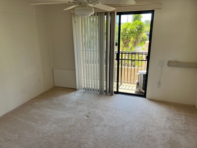 Building Photo - 2860 Waialae Ave