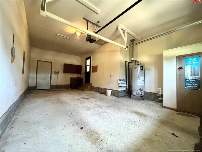 Building Photo - 6017 Lakeway Dr