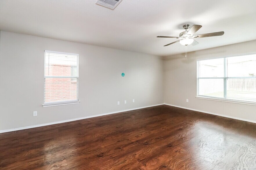 Building Photo - 3424 Cayman Dr