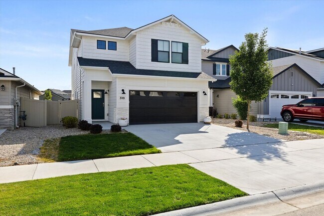 Building Photo - 3 bed, 3 bath with over 2000 sq ft!