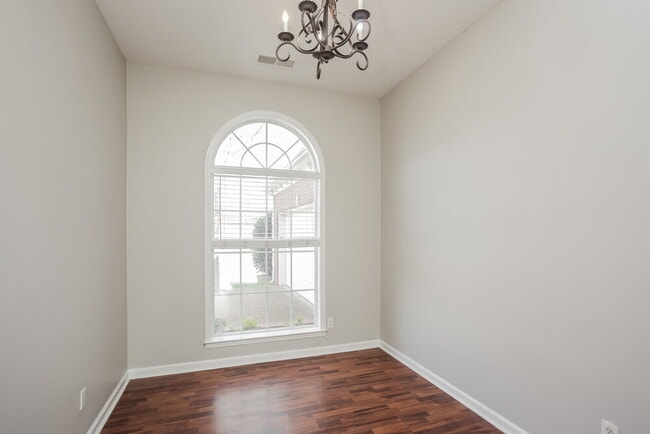 Building Photo - 2675 Meis Ln