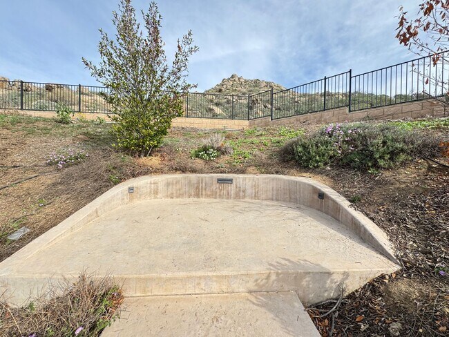 Building Photo - Beautiful 5Bd/3.5Ba Home in Cul-de-Sac in Riverside w/new Turf Back Yard and New Carpet!