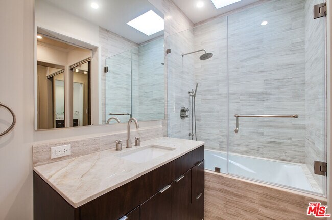 Building Photo - 12320 Montana Ave