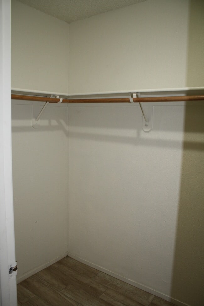 Building Photo - 2119 Foxglove Ct