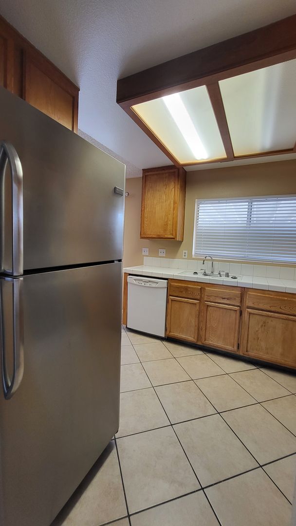 Building Photo - Charming one-story house