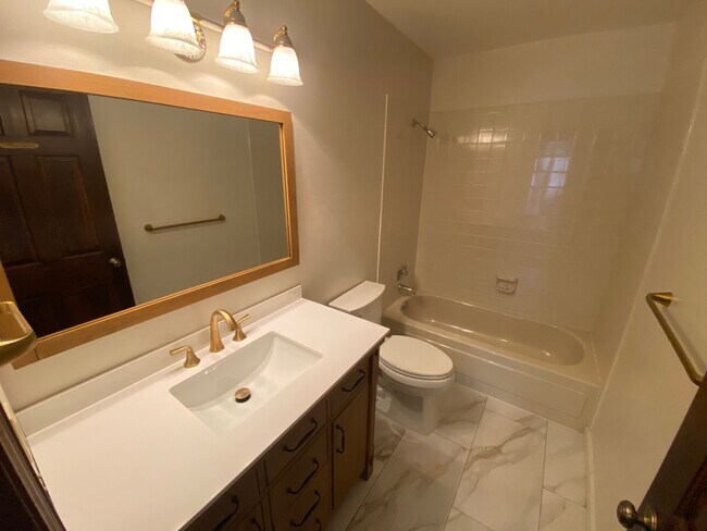 Building Photo - Great Home in the Highlands 360
