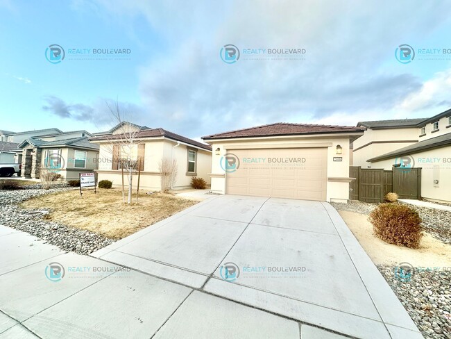 Building Photo - Beautiful 4 Bedroom, 2 Bathroom, 2 car gar...