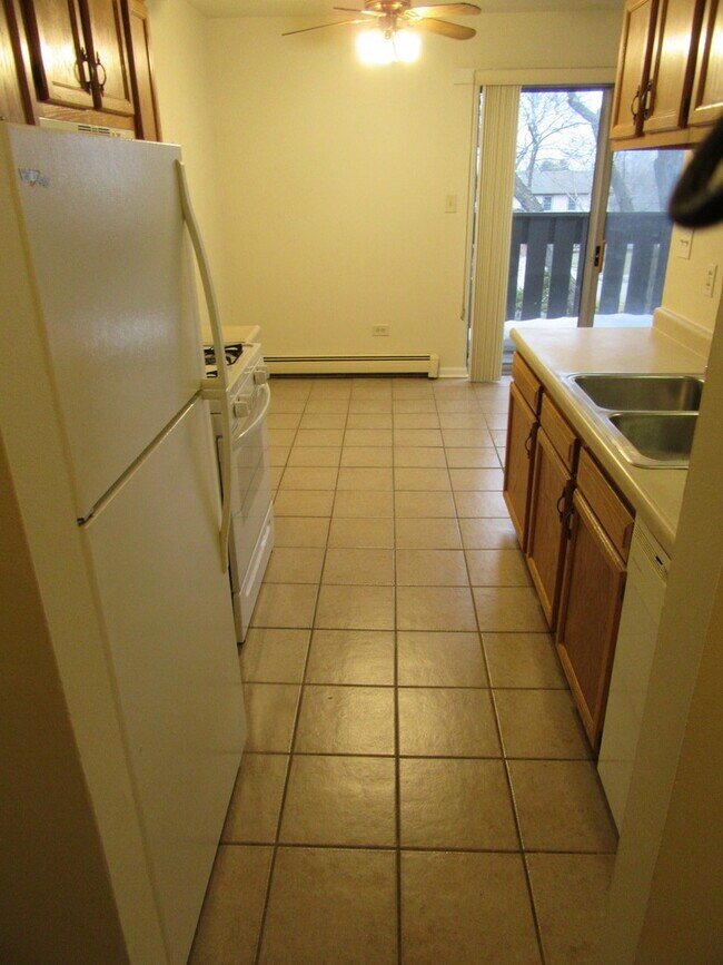 Building Photo - 135 Pickwick Dr