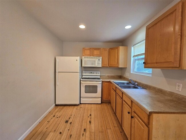 Building Photo - 4516 Russell Dr