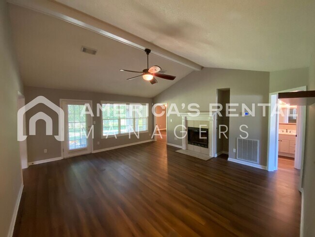 Building Photo - DEPOSIT PENDING!!! - Home for rent in Tuscaloosa! Available to View Now!