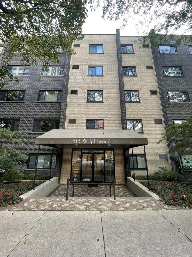 Building Photo - 515 W Wrightwood Ave