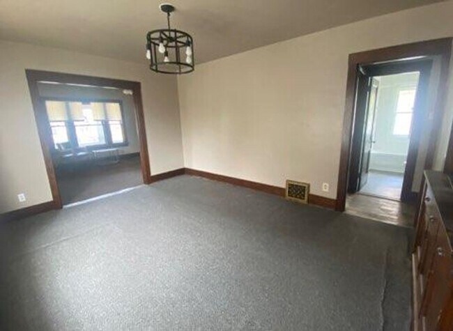 Building Photo - 2 br, 1 bath House - 906 N Mercer