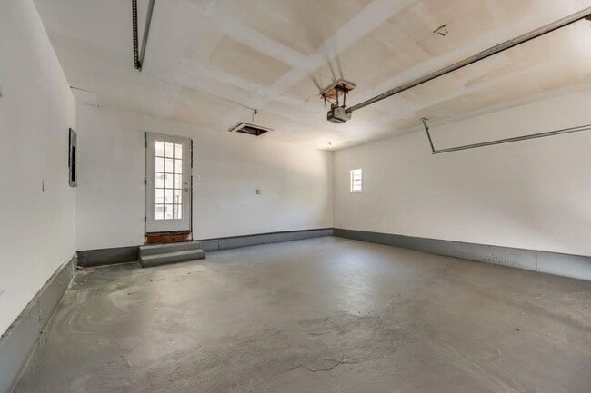 Building Photo - 10434 Springhaven Dr