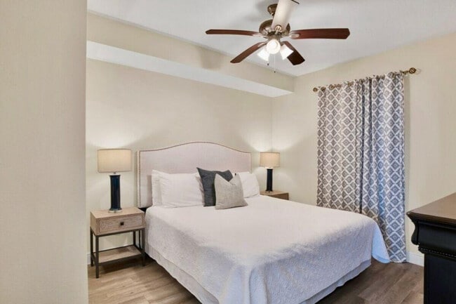 Building Photo - 365 E Beach Blvd