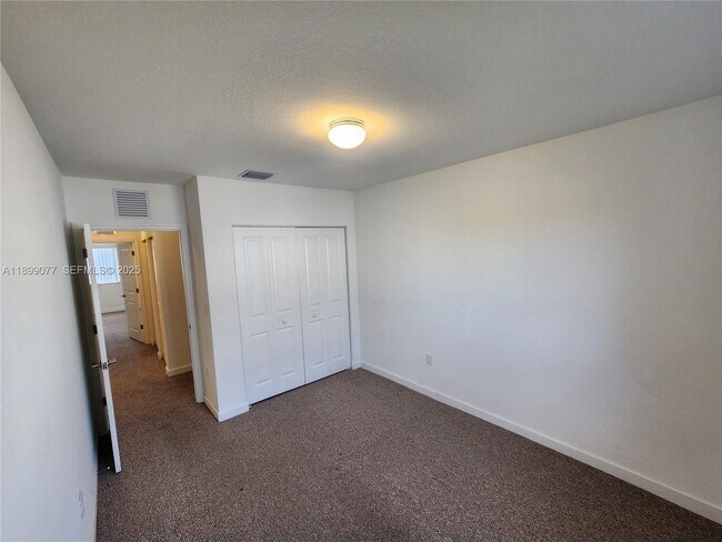 Building Photo - 452 NW 12th Pl