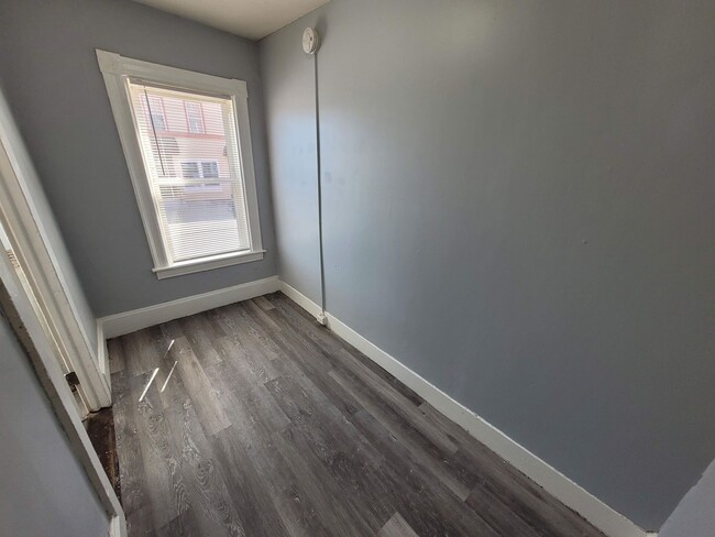 Building Photo - $1500 - Studio / 1 Bath Apartment in Downt...
