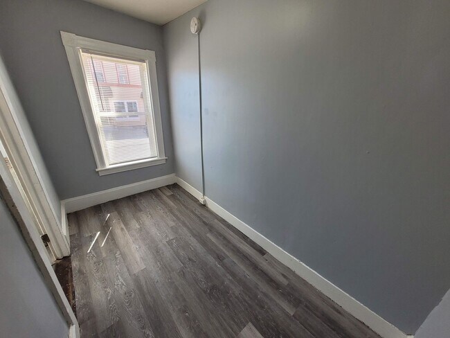 Building Photo - LEASING SPECIAL! $250 OFF SECOND MONTH RENT WITH JULY MOVE IN! $1500 - Studio / 1 Bath Apartment ...