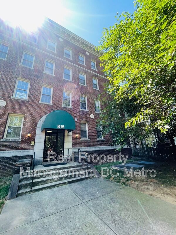 Building Photo - 815 Maryland Ave NE