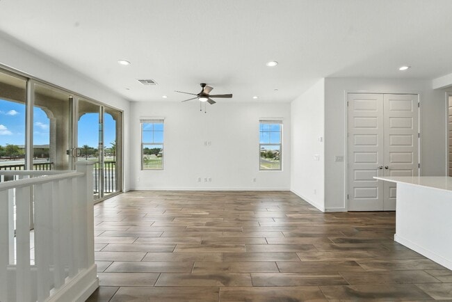 Building Photo - Like New Luxurious Model Home in Warner Meadows!