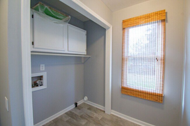 Building Photo - Available Soon! 3 Bedroom 2.5 Bathroom with Large Backyard and 2 Car Garage!