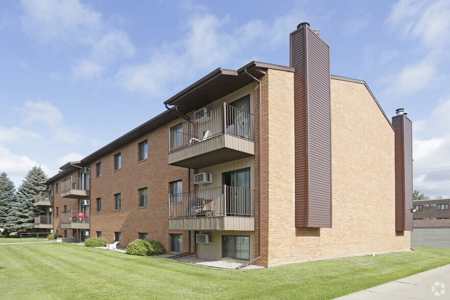 Kirkwood Apartments 140 E Indiana Ave Bismarck ND 58504 Apartment Finder