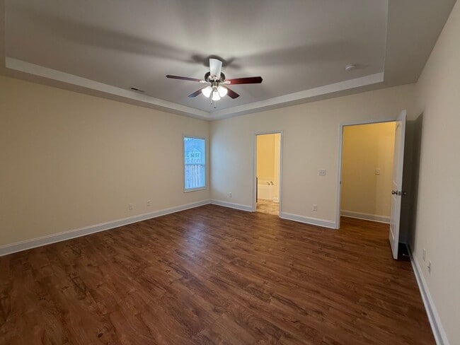 Building Photo - 4 BR Home in Quiet Neighborhood