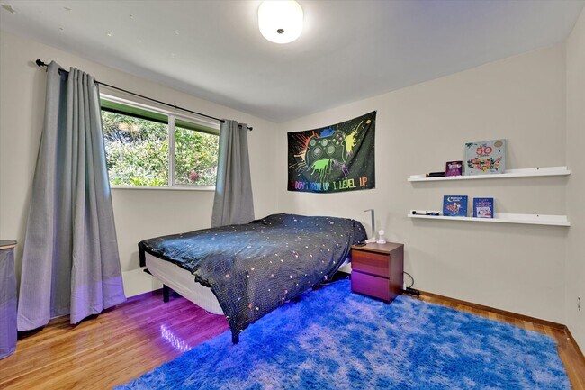 Building Photo - 7/1 Kent East Hill 4 bedroom rambler with ...