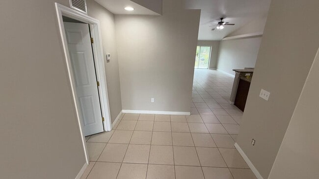 Building Photo - 1619-1621 SW 33rd St- Duplex