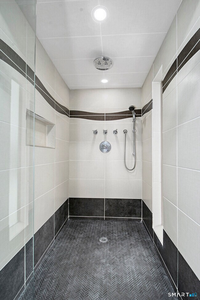 Building Photo - 17 Ferry Ln