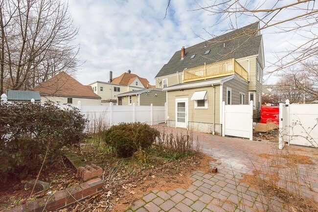 Building Photo - 103 Magoun Ave