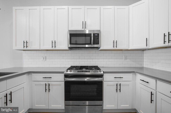 Building Photo - 910 N 17th St