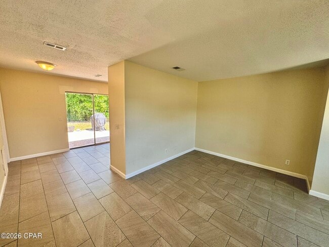 Building Photo - 4006 E 11th St