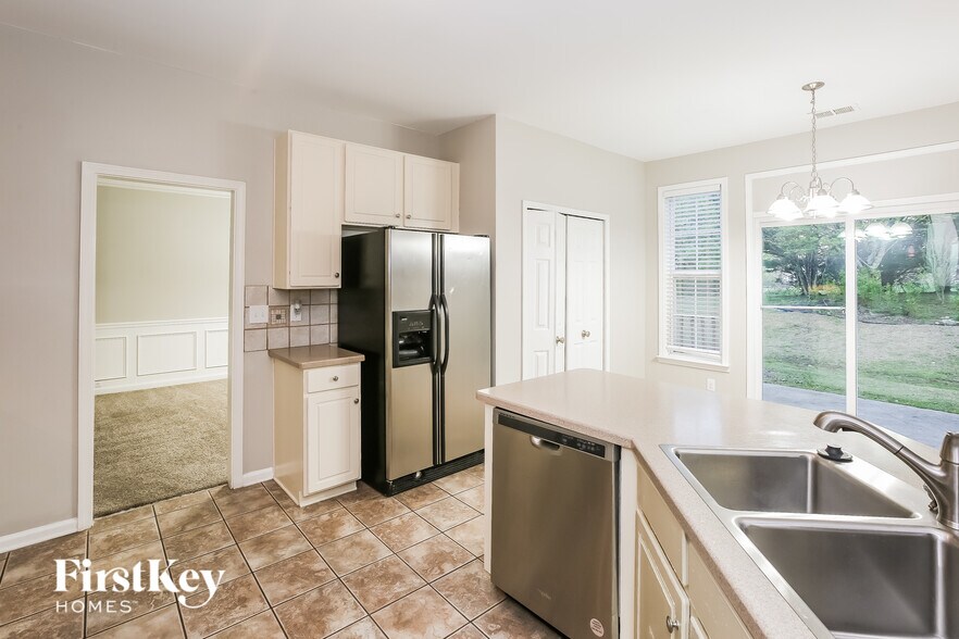 Building Photo - 8802 Glenover Cir