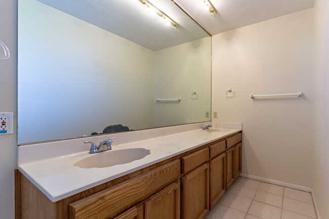 Building Photo - Two-story - 2 bedroom/ 2.5 bath townhome -...
