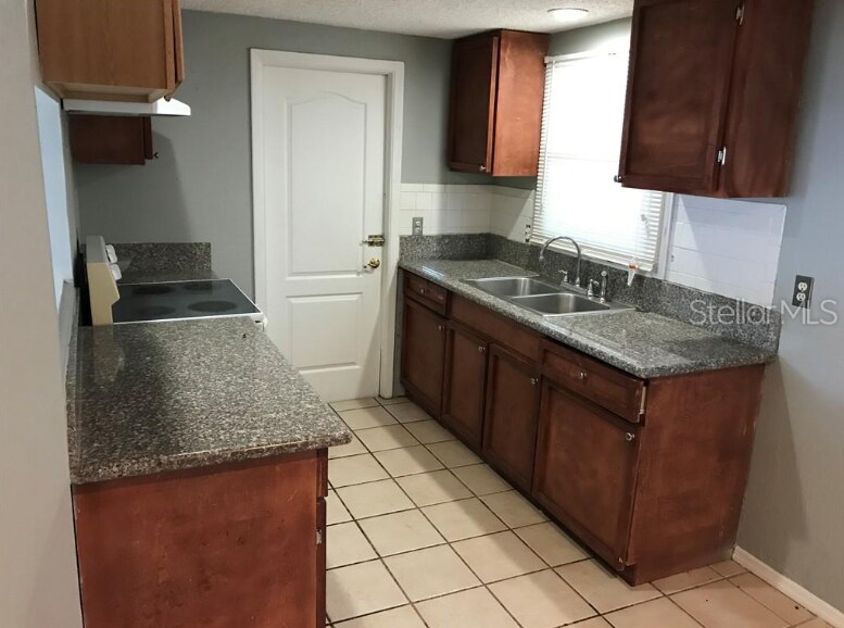 Kitchen - 5610 E 29th Ave